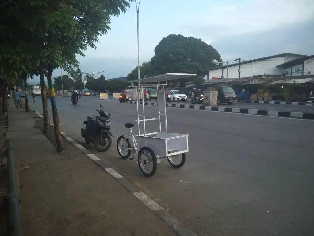 Gerobak Kayuh (Becak Sepeda Gowes) Penjual Susu Keliling atau Frozen (8).webp
