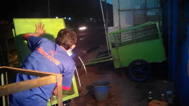 Gerobak Tarik untuk Mengangkut Sampah - PNPM BKM Babakan (4).webp