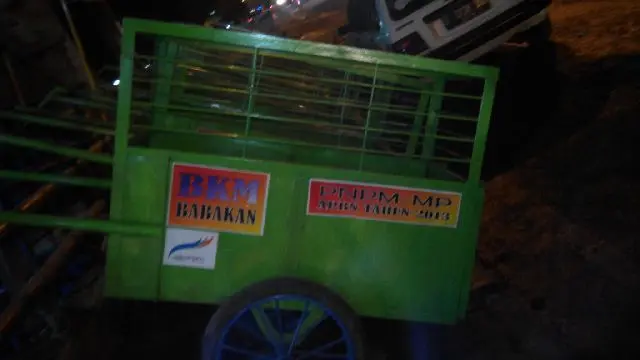 Gerobak Tarik untuk Mengangkut Sampah - PNPM BKM Babakan (6).webp