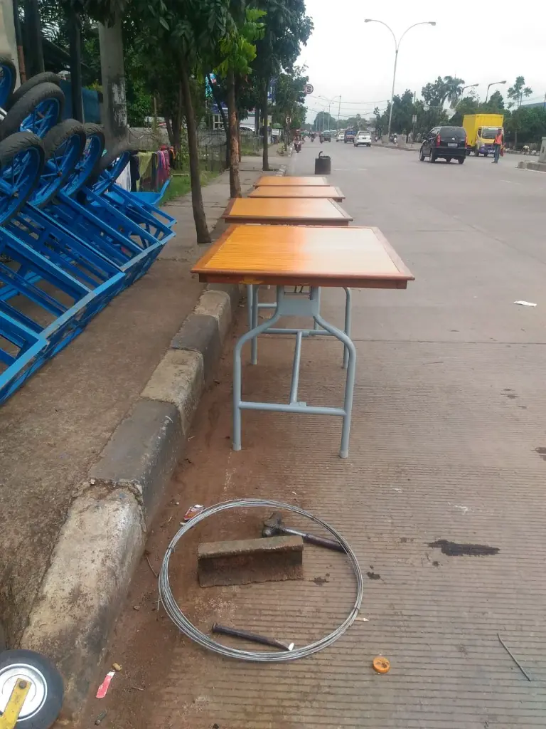 Meja Lipat Rumah Makan Masakan Padang (6).webp