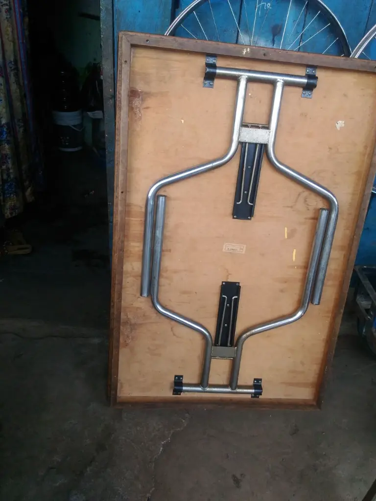 Meja Lipat Rumah Makan Masakan Padang (2).webp