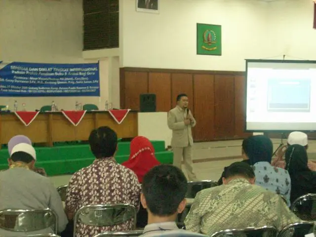 Pelatihan Menulis Buku Guru-guru Indramayu.webp